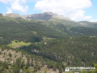 Macizo de Peñalara - Valle de la Angostura - asociación de senderismo caminar en grupo
